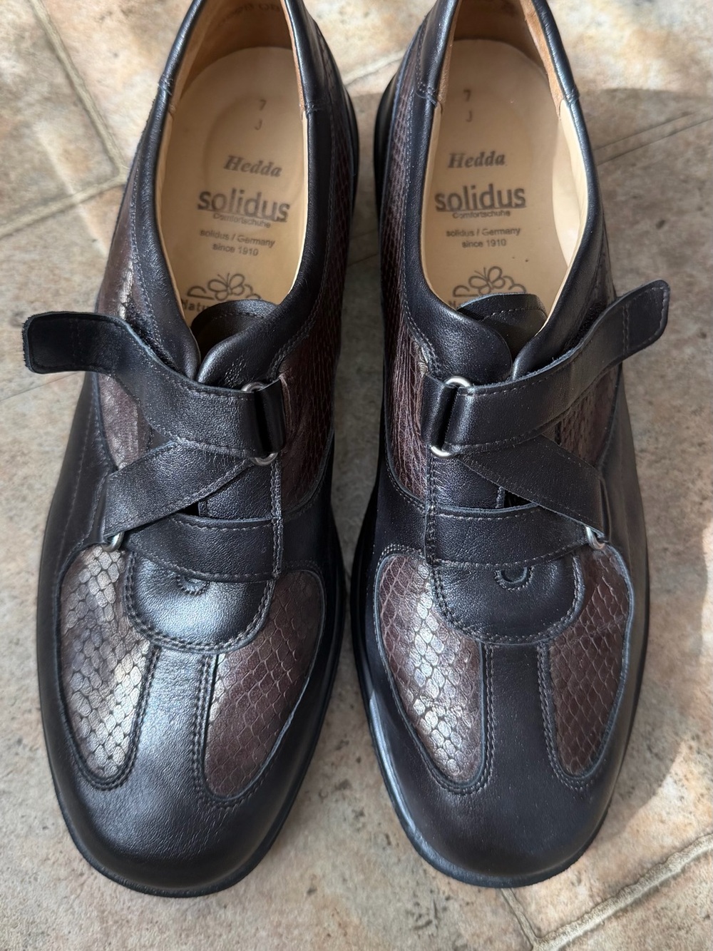 Solid Men's Dark Brown Leather Slip-On Loafers